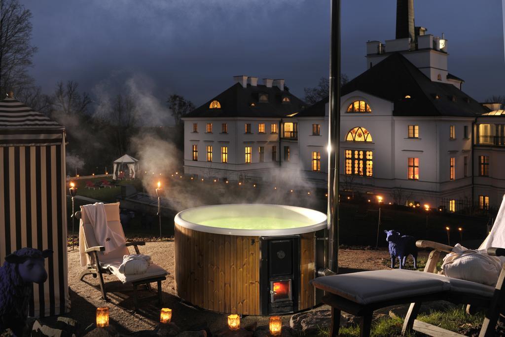 Schlosshotel Burg Schlitz Hohen Demzin Exterior photo